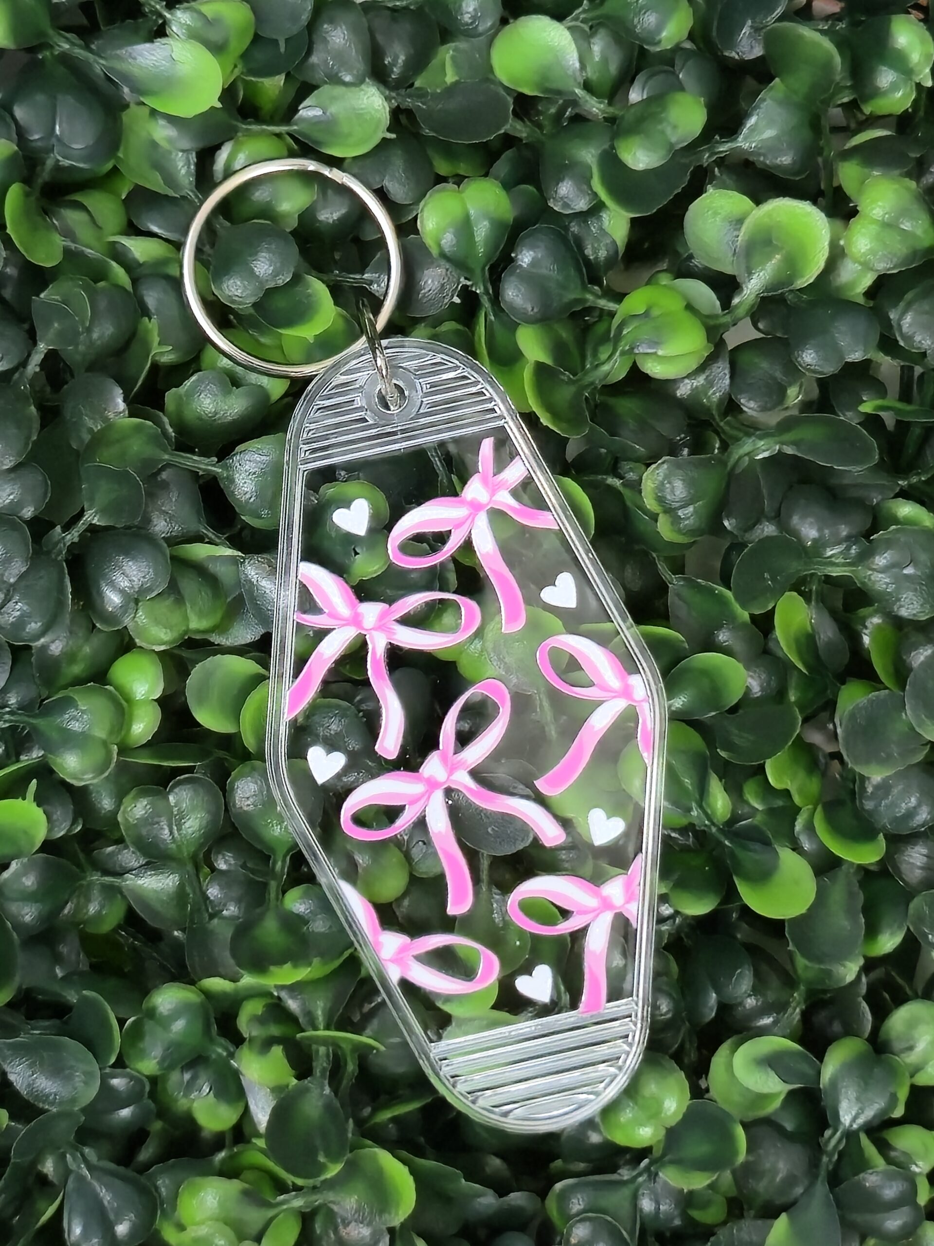 Clear Motel-style keychain with pink bows and white hearts